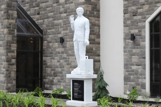 La statue de l’Immigrant